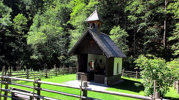 Rot_Kreuz_Kapelle.JPG  